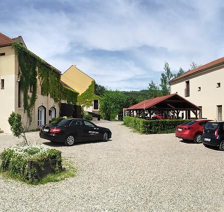 Hotel Usedlost Kotlarka Prag Exterior foto