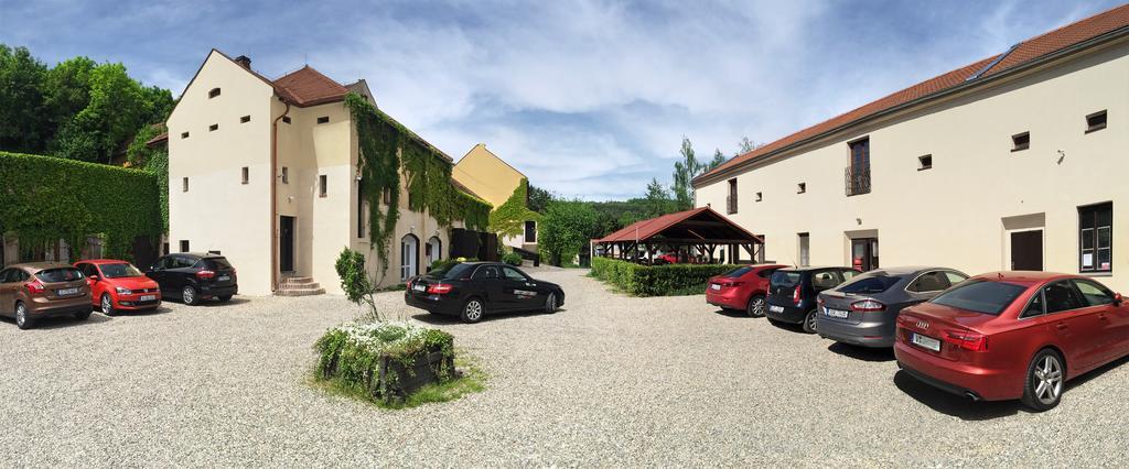 Hotel Usedlost Kotlarka Prag Exterior foto